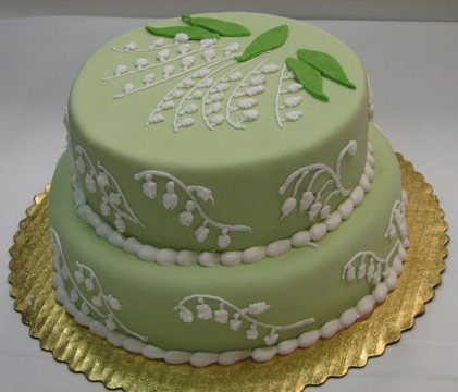 nice green fondant with beautiful weeping bell-like flowers 